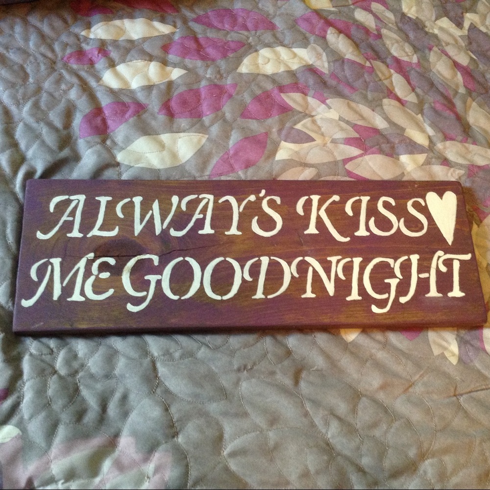 Always Kiss Me Goodnight sign💋🌙